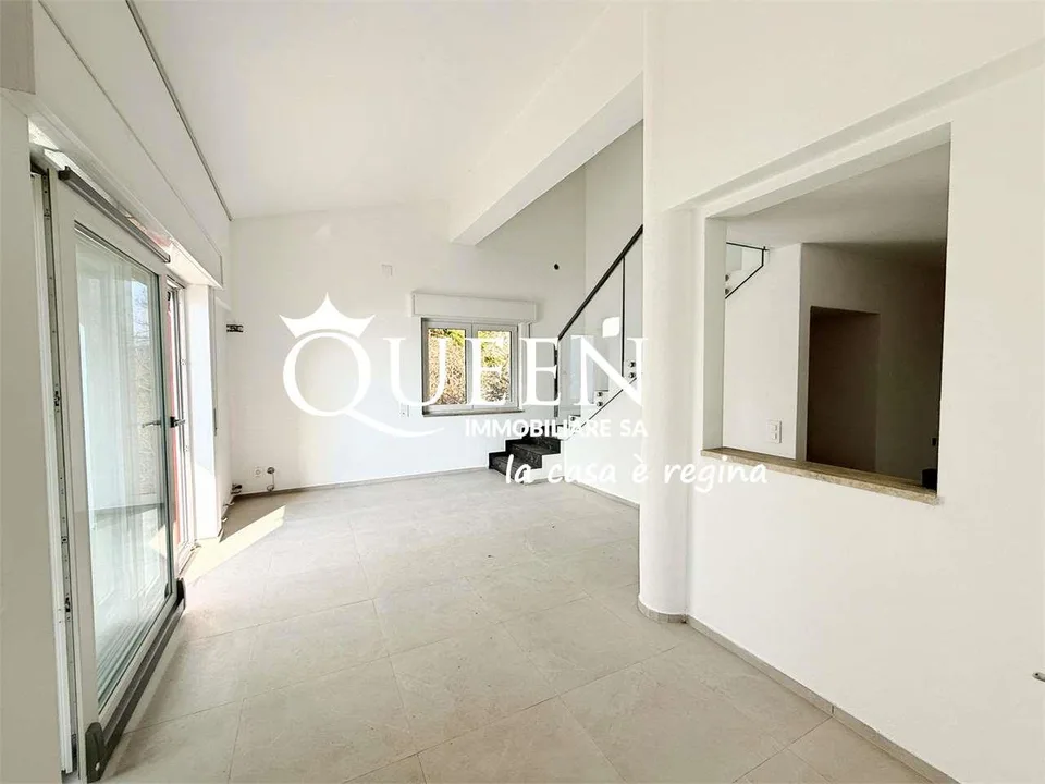 Rovio: Haus mit 5,5 Zimmern, 240 m², Seeblick und Garten