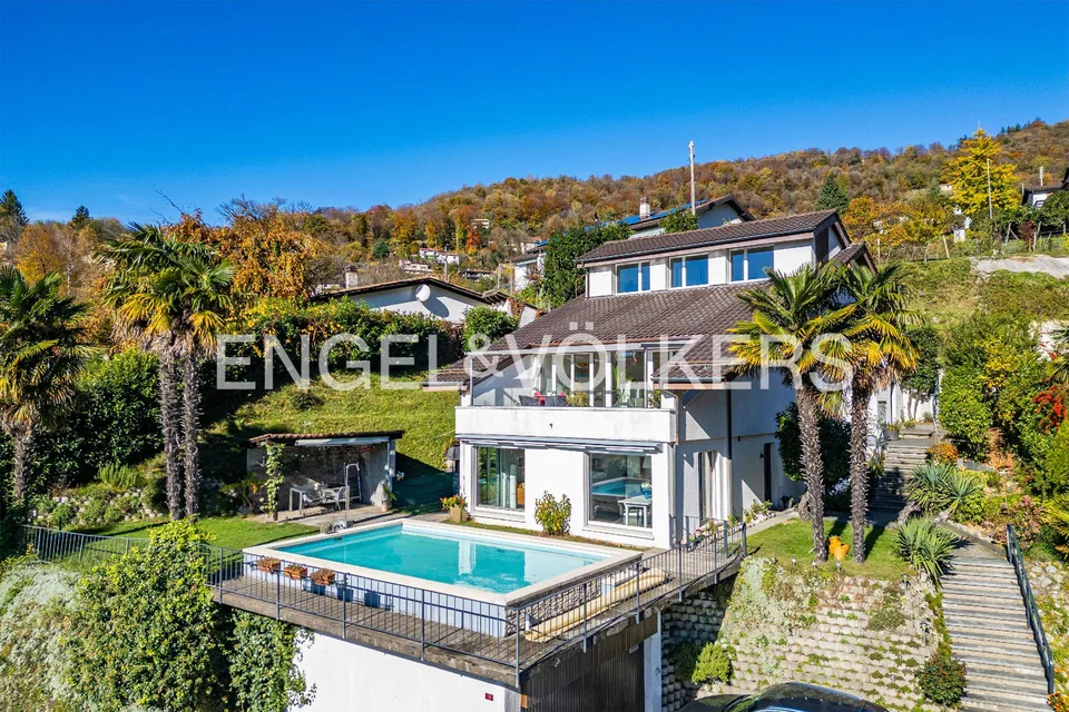 Ampia villa nel verde con molto potenziale