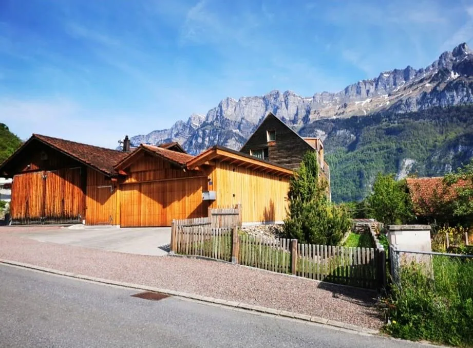 Modernes, freistehendes 6 1/2 Zimmer- Holzhaus mit Seesicht/Ufernähe