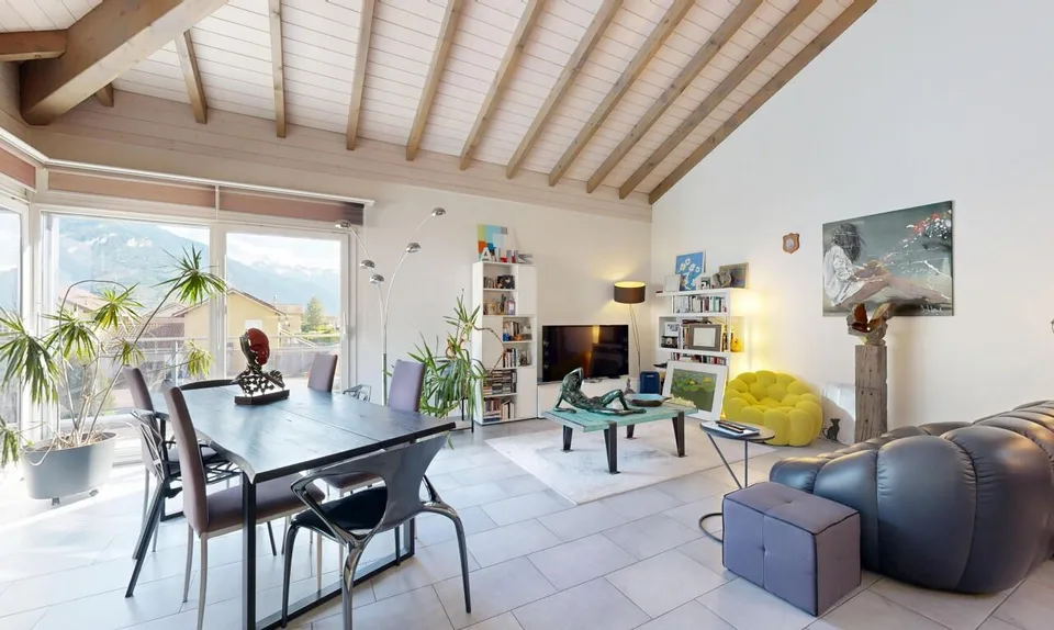 Exklusiv: Geräumige 4,5 Zimmer mit Terrasse und Mezzanin
