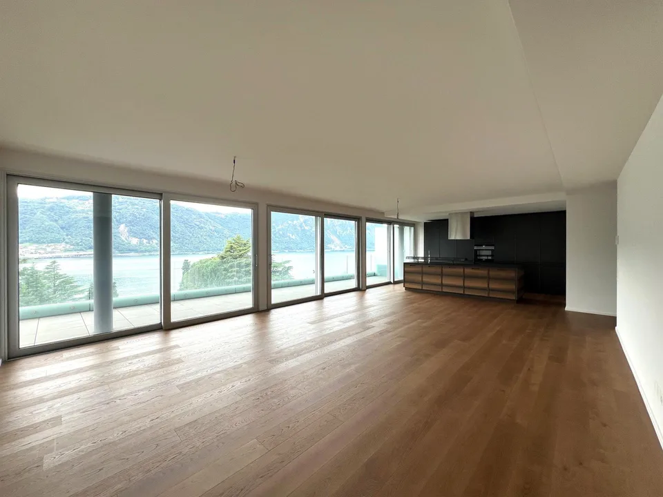 Dachgeschosswohnung mit 4.5 Zimmern und herrlicher Seesicht