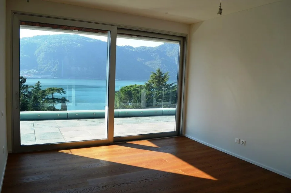 ATTICO DI 4.5 LOCALI CON SPLENDIDA VISTA LAGO – foto 6 di 12