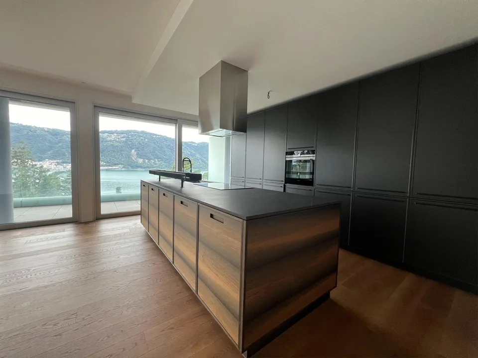 Dachgeschosswohnung mit 4.5 Zimmern und herrlicher Seesicht