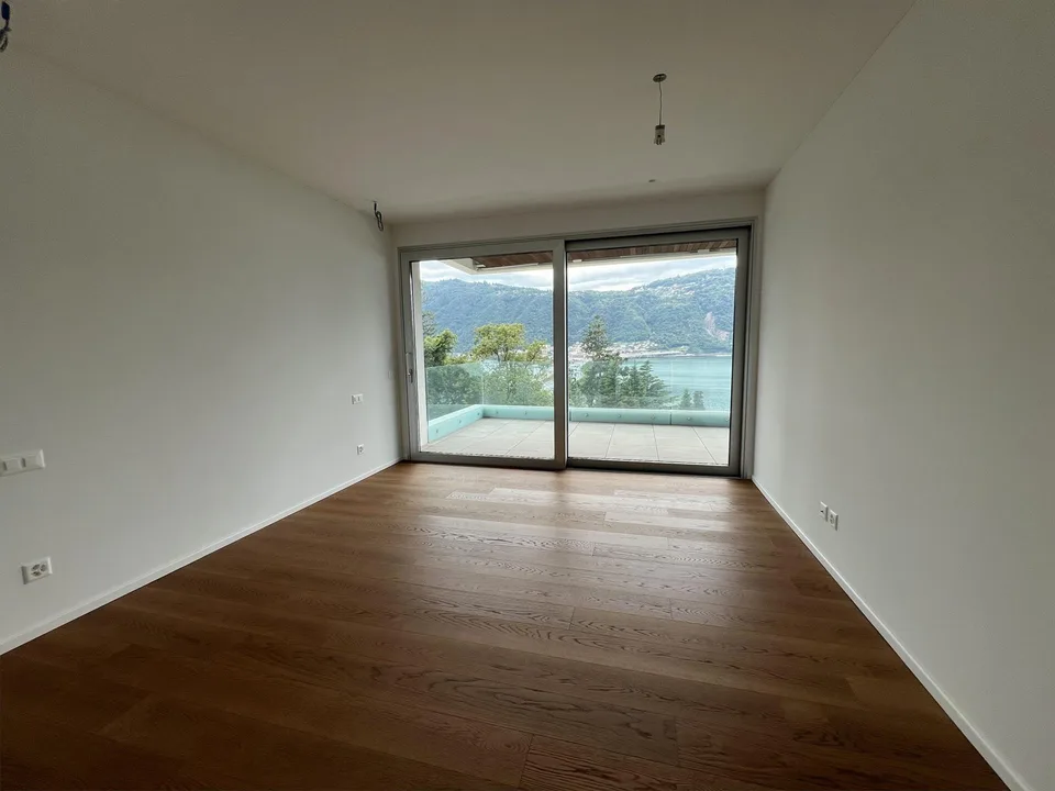 ATTICO DI 4.5 LOCALI CON SPLENDIDA VISTA LAGO – foto 8 di 12