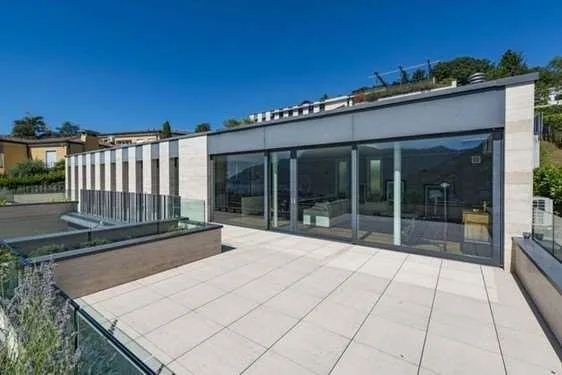 Modernes Dachgeschoss mit großer Panoramaterrasse und Seeblick - Lugano