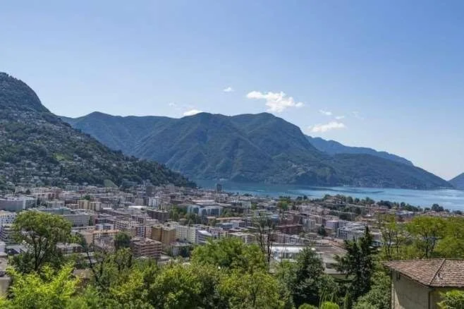 Moderno attico con ampia terrazza panoramica e vista lago - Lugano