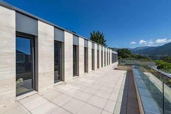 Modernes Dachgeschoss mit großer Panoramaterrasse und Seeblick - Lugano