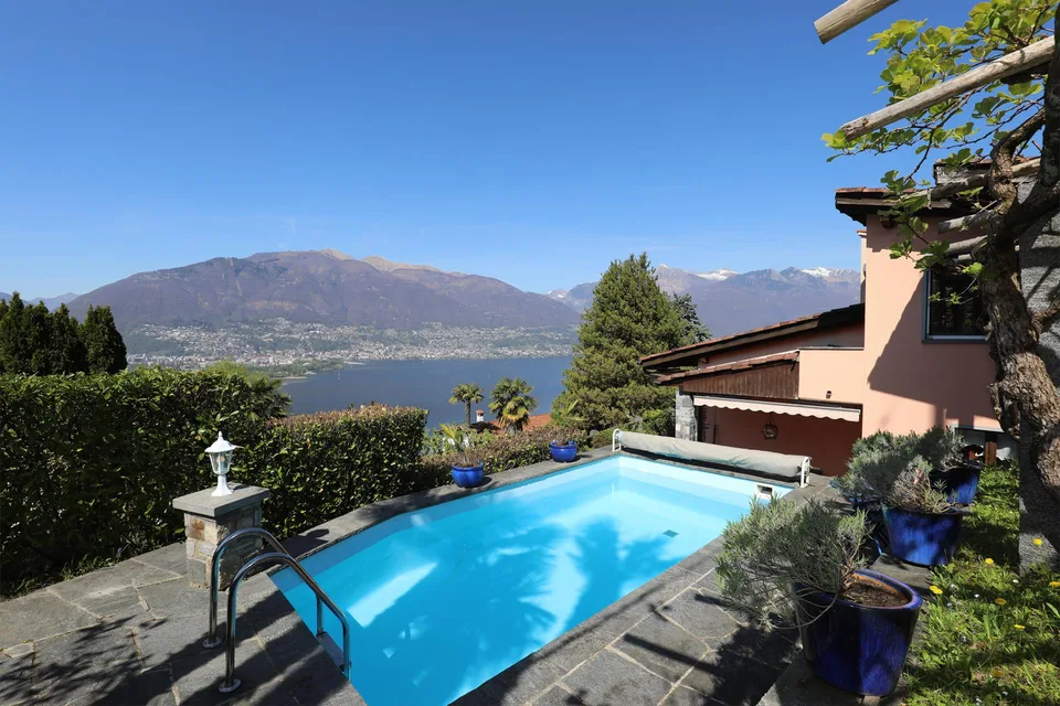 Bella casa unifamiliare/vacanza con piscina e vista sul Lago Maggiore