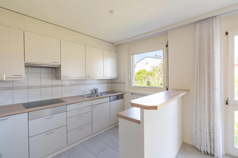 Helle 4.5-Zimmer-Wohnung mit Südbalkon an beliebter Wohnlage