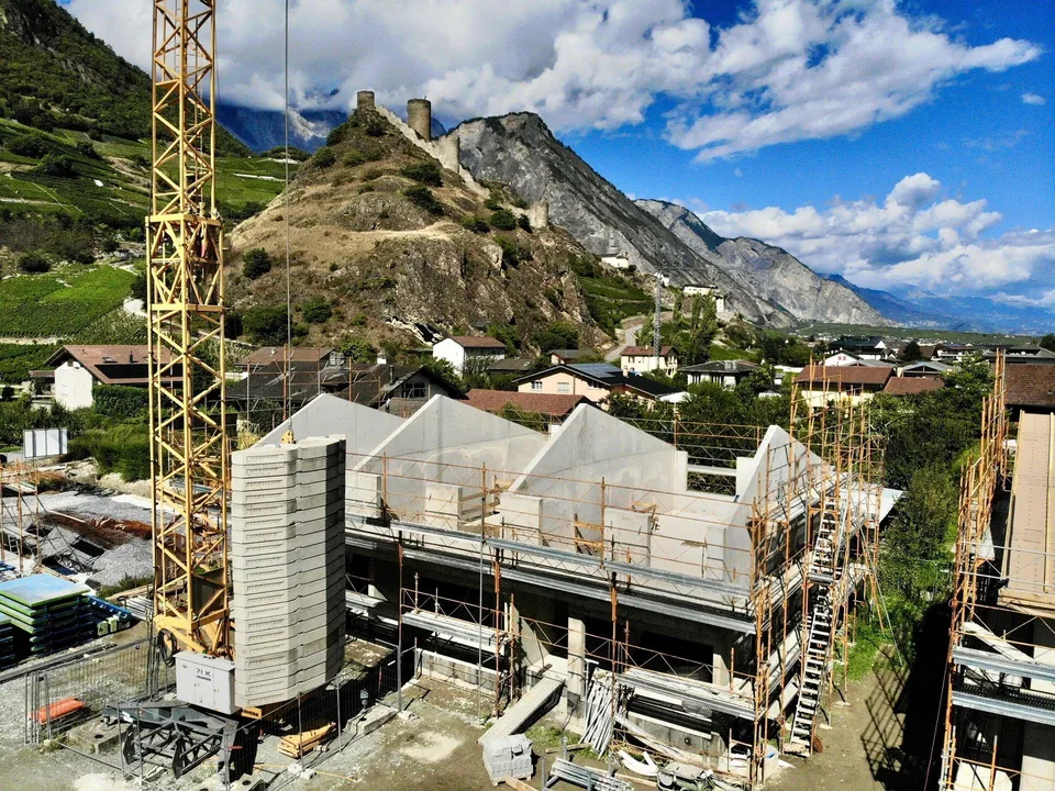 LUXUS-HAUSHÄLFTE VILLA MIT 181 M2
