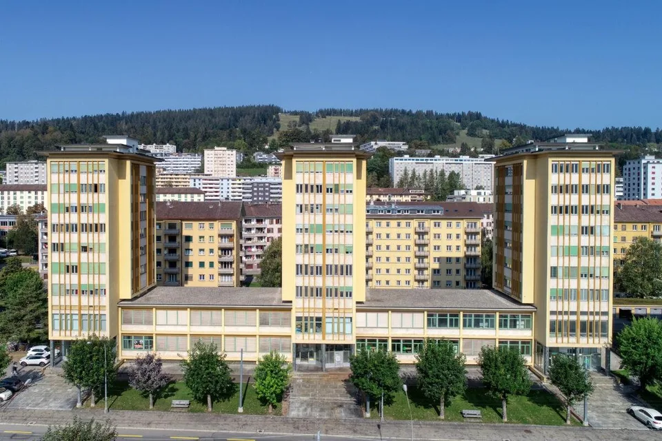 Joli logement de 3 pièces dans un immeuble avec ascenseur