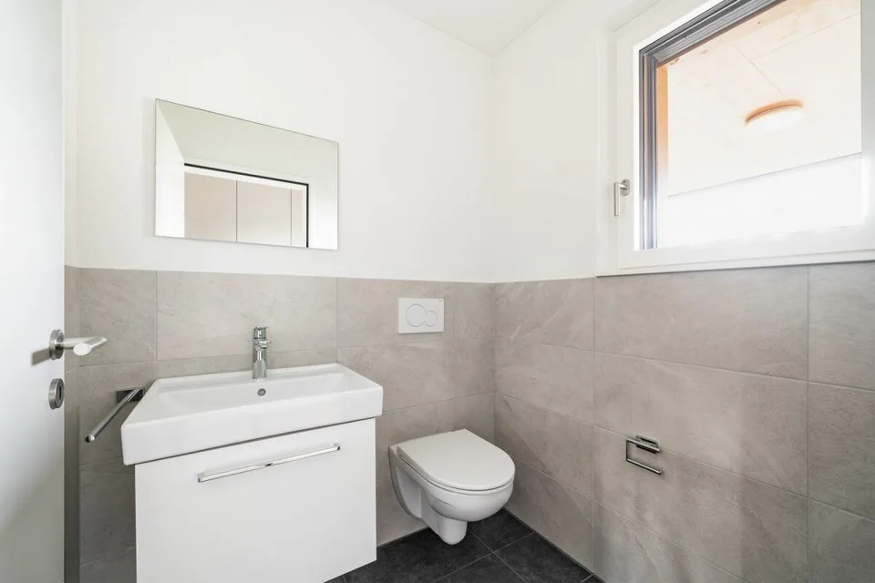 Ampio appartamento di 3,5 locali in una zona tranquilla con un delizioso posto a sedere – foto 7 di 8