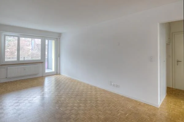 Appartement 4 pièces avec deux balcons au 1er étage à Liebefeld