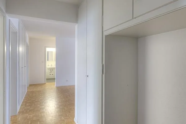 Appartement 4 pièces avec deux balcons au 1er étage à Liebefeld – photo 8 sur 12