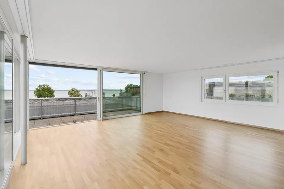 Ampio appartamento in attico con vista sul lago!