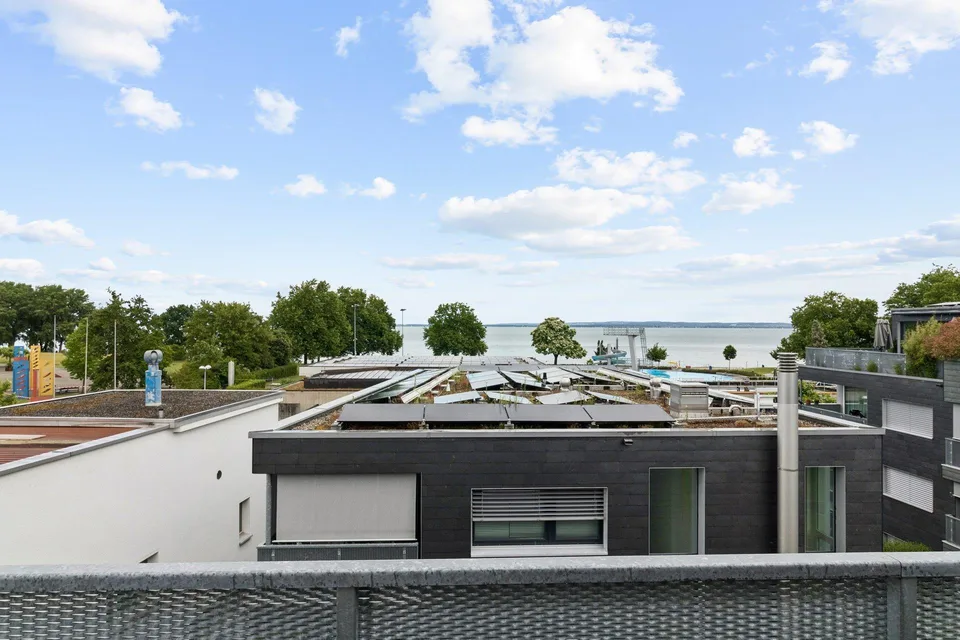 Ampio appartamento in attico con vista sul lago!
