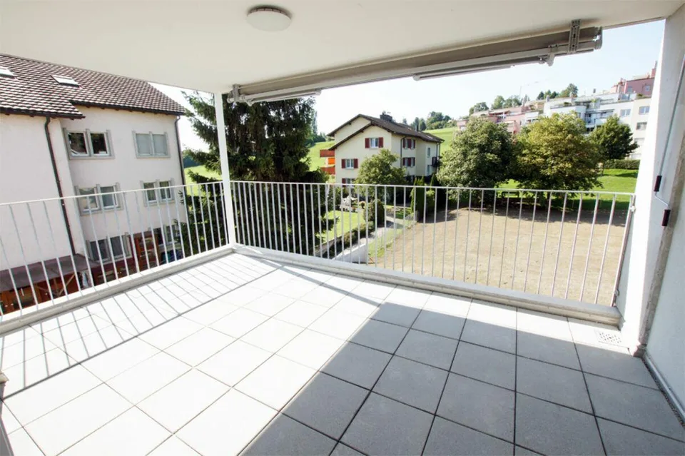 Lichtdurchflutete, grosszügige 4.5 Zimmer-Wohnung