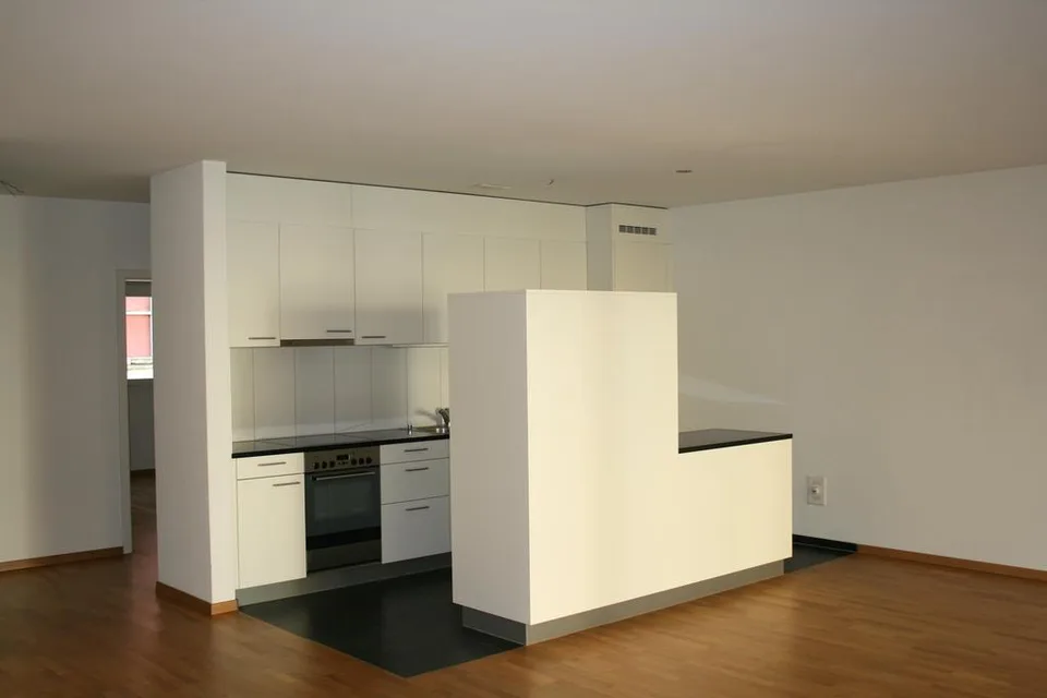 GROSSZÜGIGE WOHNUNG AN ZENTRALER LAGE