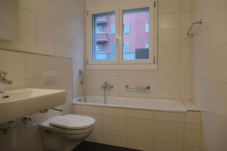 GROSSZÜGIGE WOHNUNG AN ZENTRALER LAGE