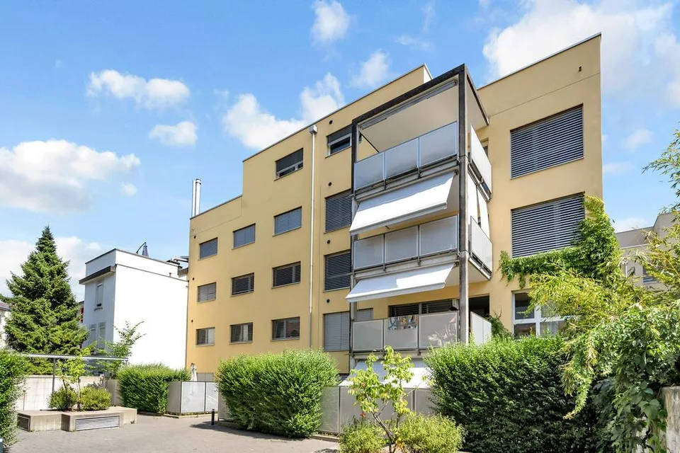 GROSSZÜGIGE WOHNUNG AN ZENTRALER LAGE