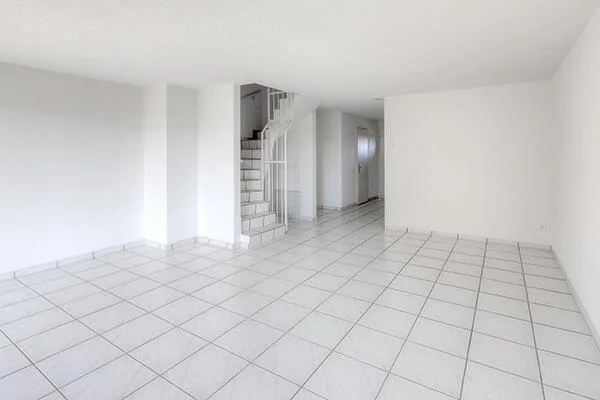 Cercasi appartamento mansardato spazioso a 3 piani con ampio balcone?