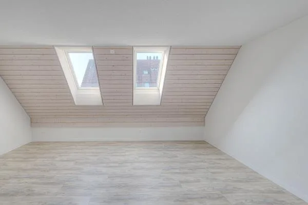 Spacious 3-story attic maisonette apartment with large balcony sought? – photo 8 of 10