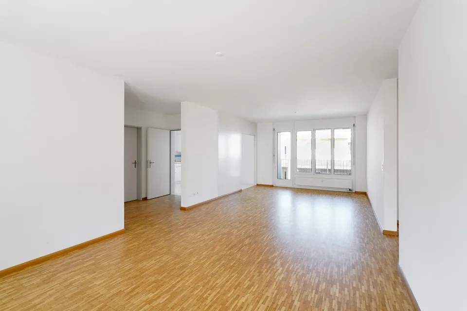 Ampio appartamento moderno con balcone in una zona residenziale preferita