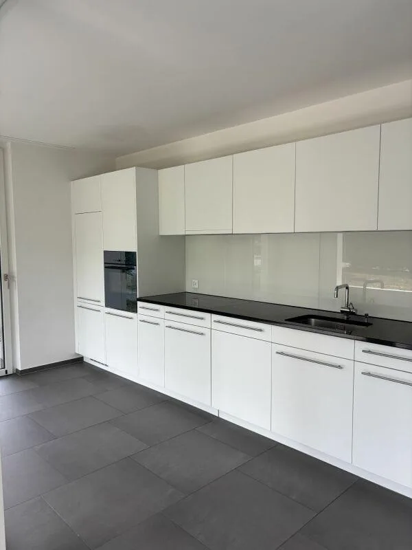 Appartamento giardino moderno e luminoso di 4,5 locali in un quartiere residenziale popolare