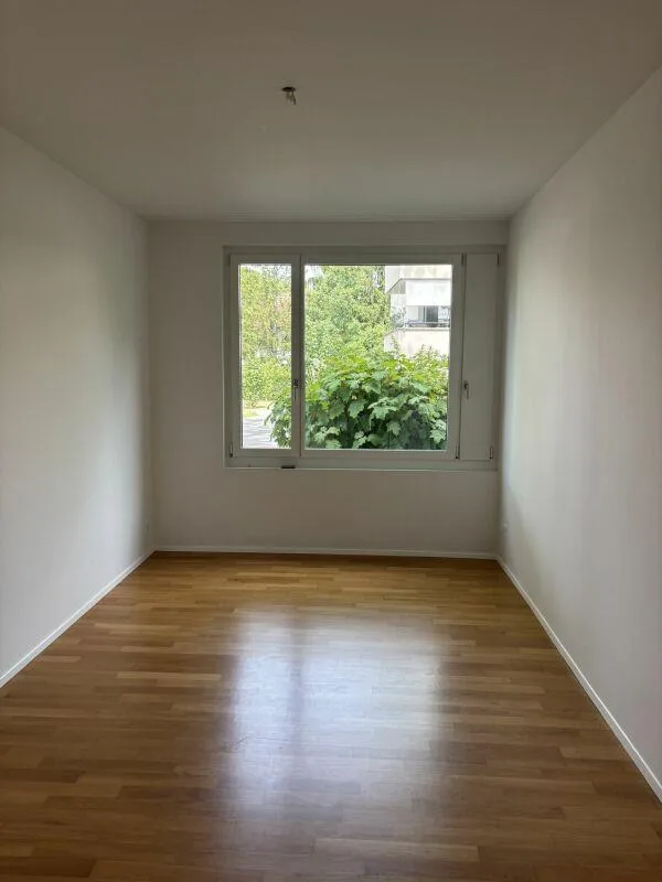 Appartamento giardino moderno e luminoso di 4,5 locali in un quartiere residenziale popolare