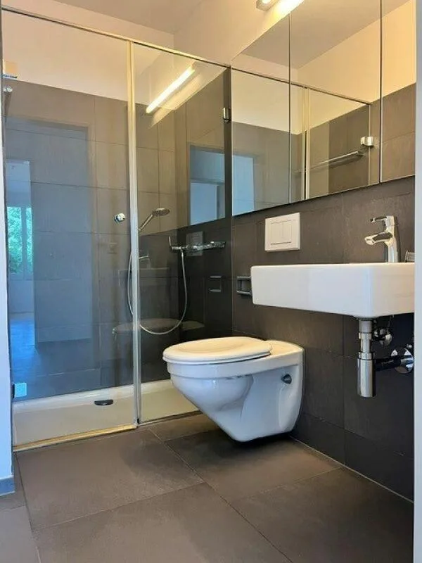 Appartement de jardin moderne et lumineux de 4,5 pièces dans un quartier résidentiel populaire – photo 6 sur 11
