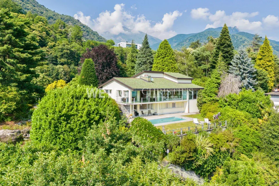 Minusio: Elegante Villa mit Panoramablick auf den See, Aussenpool &...