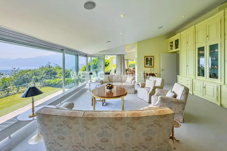 Minusio: Elegante Villa mit Panoramablick auf den See, Aussenpool &...