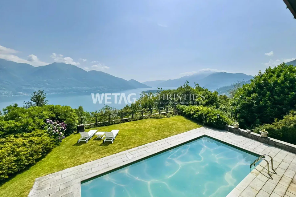 Minusio: Elegante Villa mit Panoramablick auf den See, Aussenpool &...
