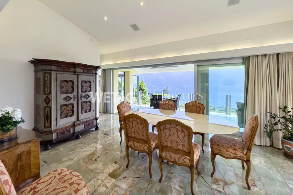 Minusio: Elegante Villa mit Panoramablick auf den See, Aussenpool &...