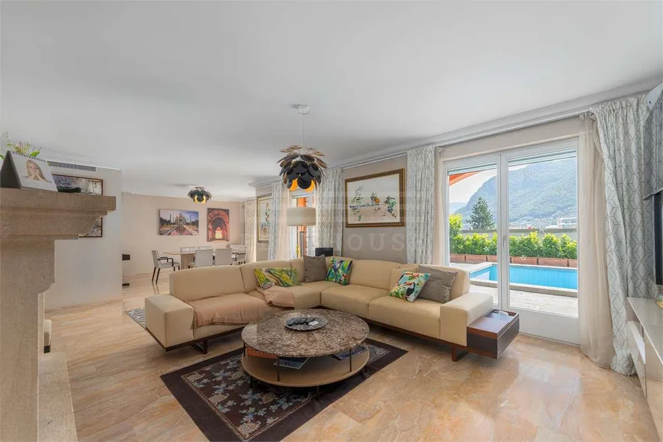 Renovierte Villa im mediterranen Stil mit Pool – Foto 9 von 13