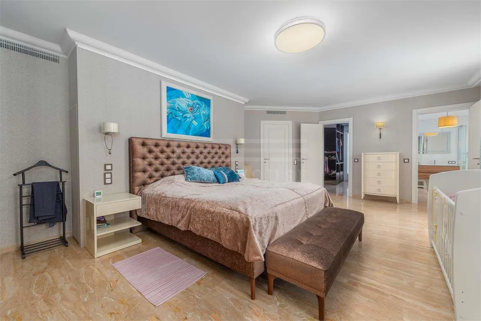 Renovierte Villa im mediterranen Stil mit Pool – Foto 12 von 13