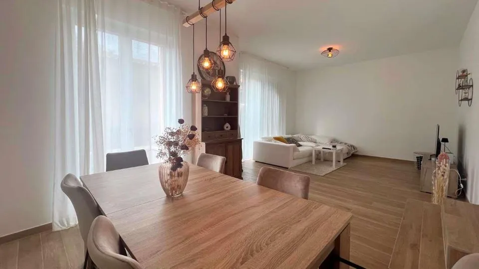Porzione di casa bifamiliare in VENDITA, 4.5 locali