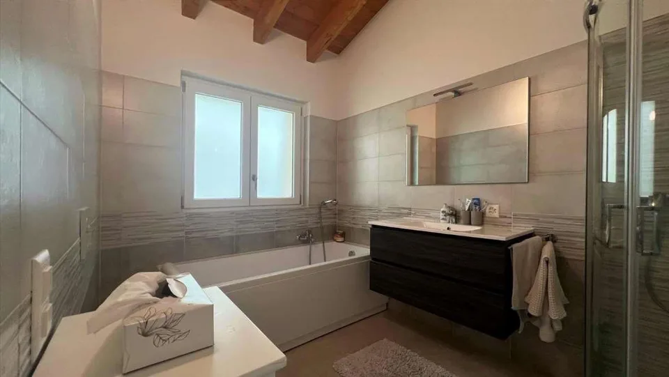 Porzione di casa bifamiliare in VENDITA, 4.5 locali