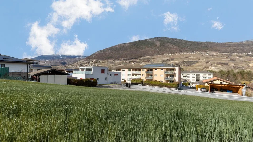 A VENDRE APPARTEMENT AVEC PELOUSE PRIVATIVE 3.5 PCES A GRONE