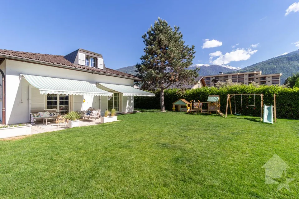 Magnifique villa 6.5 pièces rénovée avec studio et grand jardin