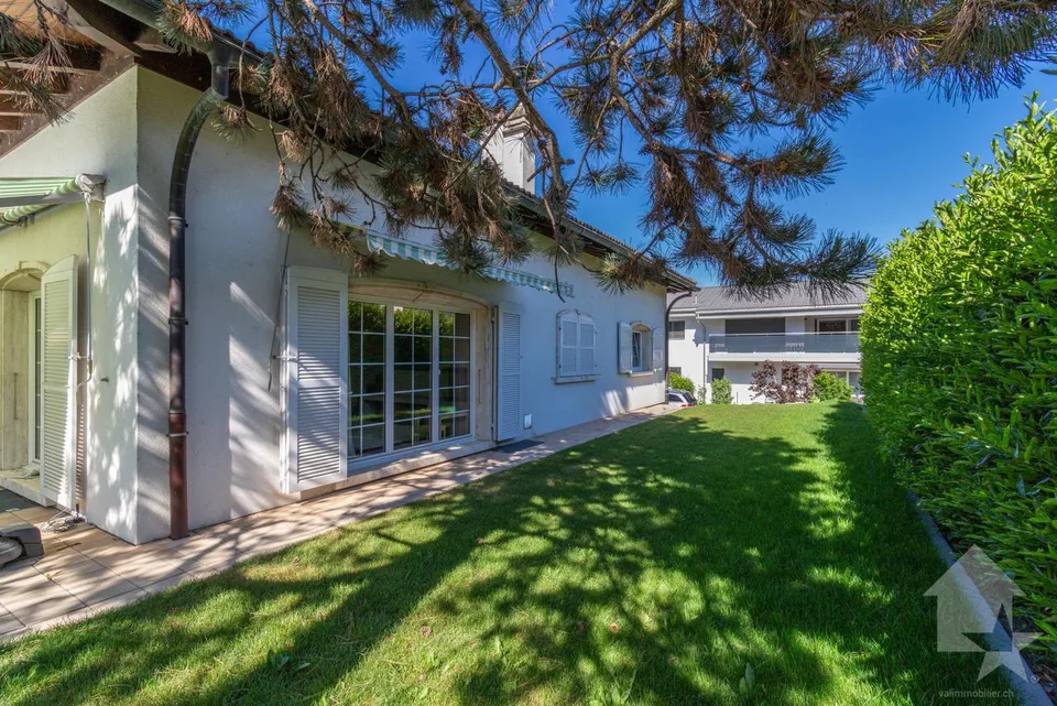 Magnifique villa 6.5 pièces rénovée avec studio et grand jardin