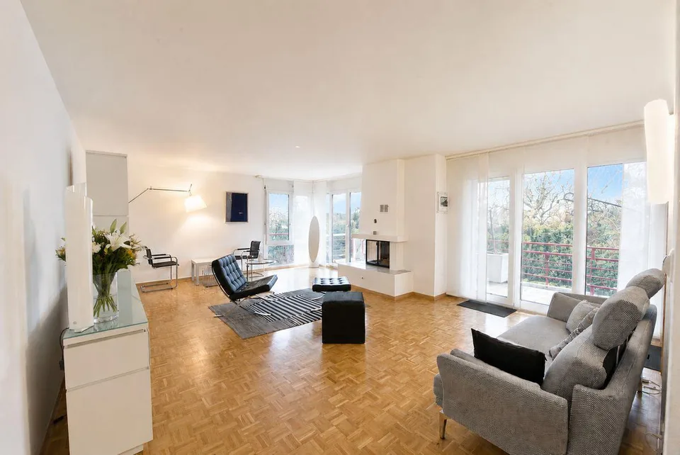 Appartement lumineux avec vue sur la verdure à Colombier