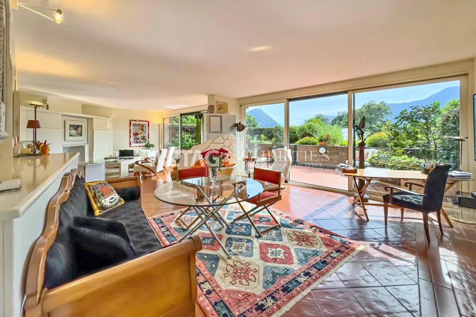 In vendita a Lugano-Gentilino: appartamento elegante con giardino privato & vista parziale sul lago di Lugano