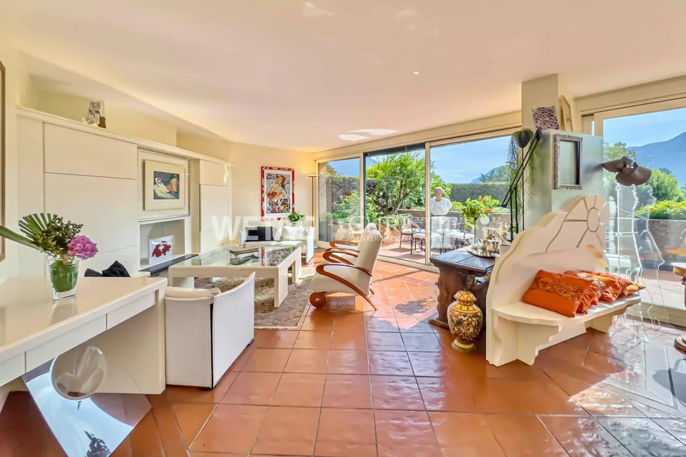 In vendita a Lugano-Gentilino: appartamento elegante con giardino privato & vista parziale sul lago di Lugano