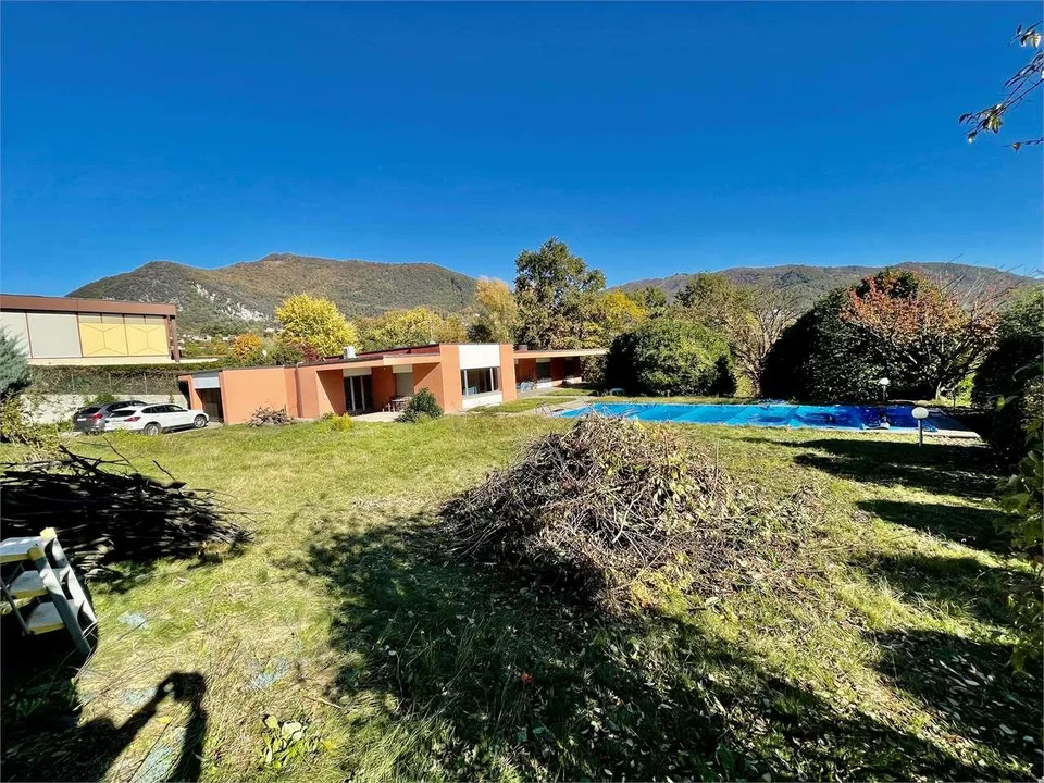 Villa mit großem Garten und großem Pool - Coldrerio