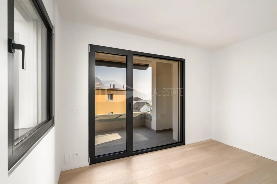 MODERNO ATTICO DI 4.5 LOCALI CON VISTA LAGO
