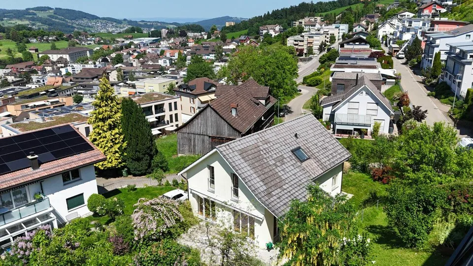 Casa unifamiliare ben curata con appartamento per anziani in posizione soleggiata a Herisau