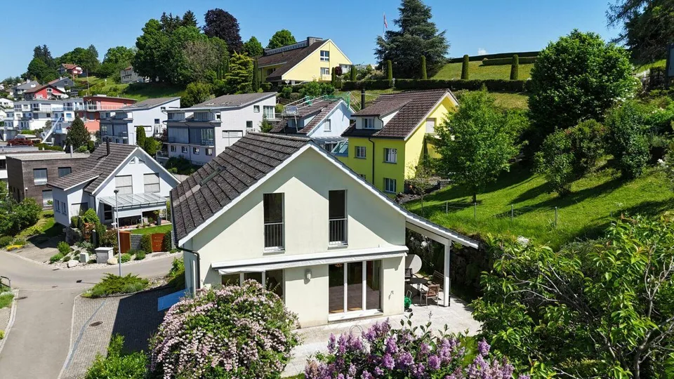 Gepflegtes Einfamilienhaus mit Einliegerwohnung an sonniger Aussich...