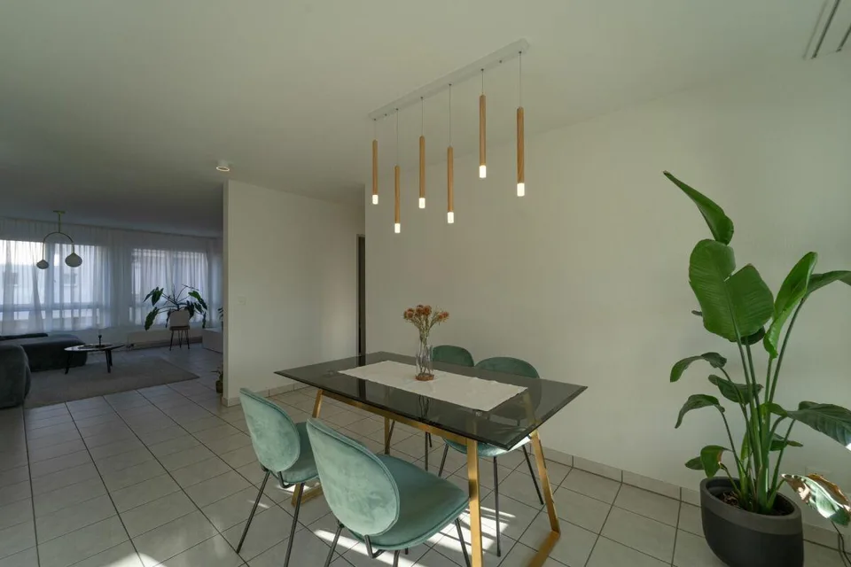 Grosszügige 4½-Zimmer-Wohnung mit Wintergarten und zwei Tiefgaragen...