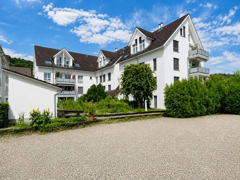 Grosszügige 4½-Zimmer-Wohnung mit Wintergarten und zwei Tiefgaragen...